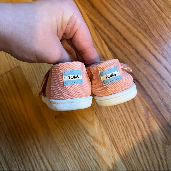 TOMS pink alpargatas shoes size toddler 5 - Picture 5 of 5